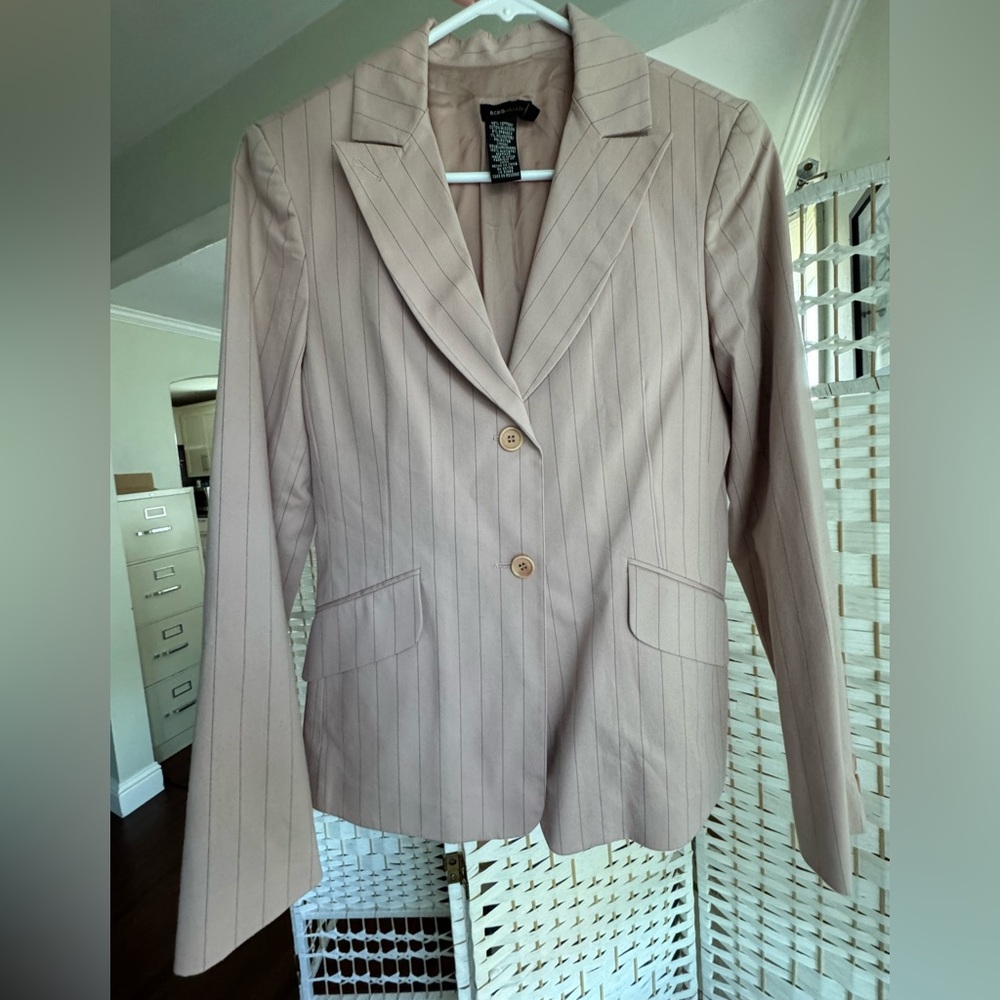 BCBG MaxAzria Blazer Two Button Pink Lined Size Medium - Picture 7 of 7